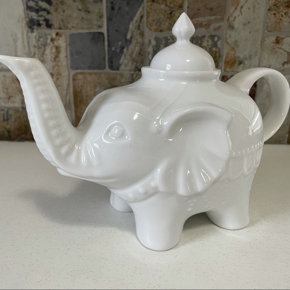 Vintage Corden Blue 32 Oz White Porcelain Elephant Teapot - Picture 4 of 7